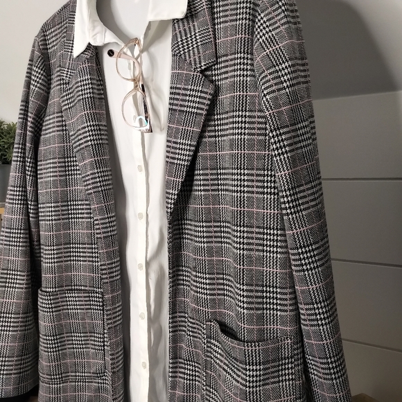 Maurices plaid blazer with pockets - Picture 5 of 8